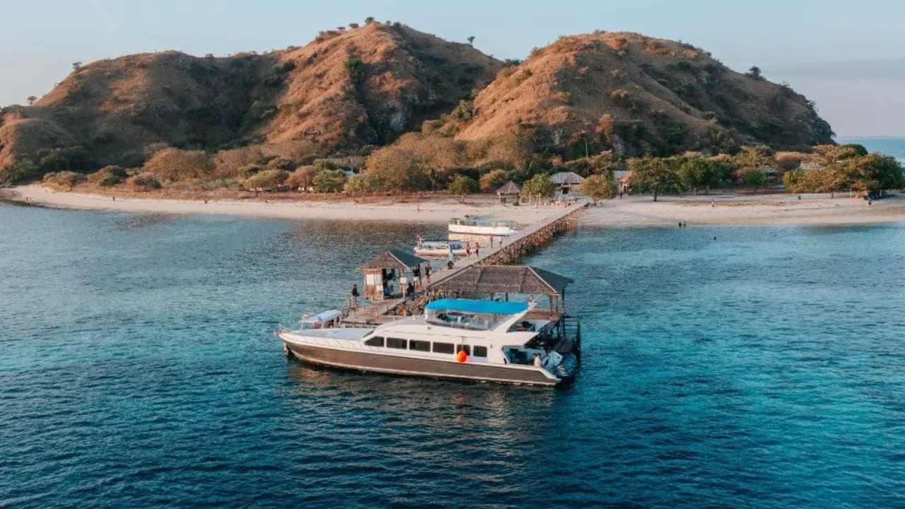 Komodo-Tour From-Labuan-Bajo-by-Private-Speed-Boat-By-Indonesia-Flores-Tour-Img3