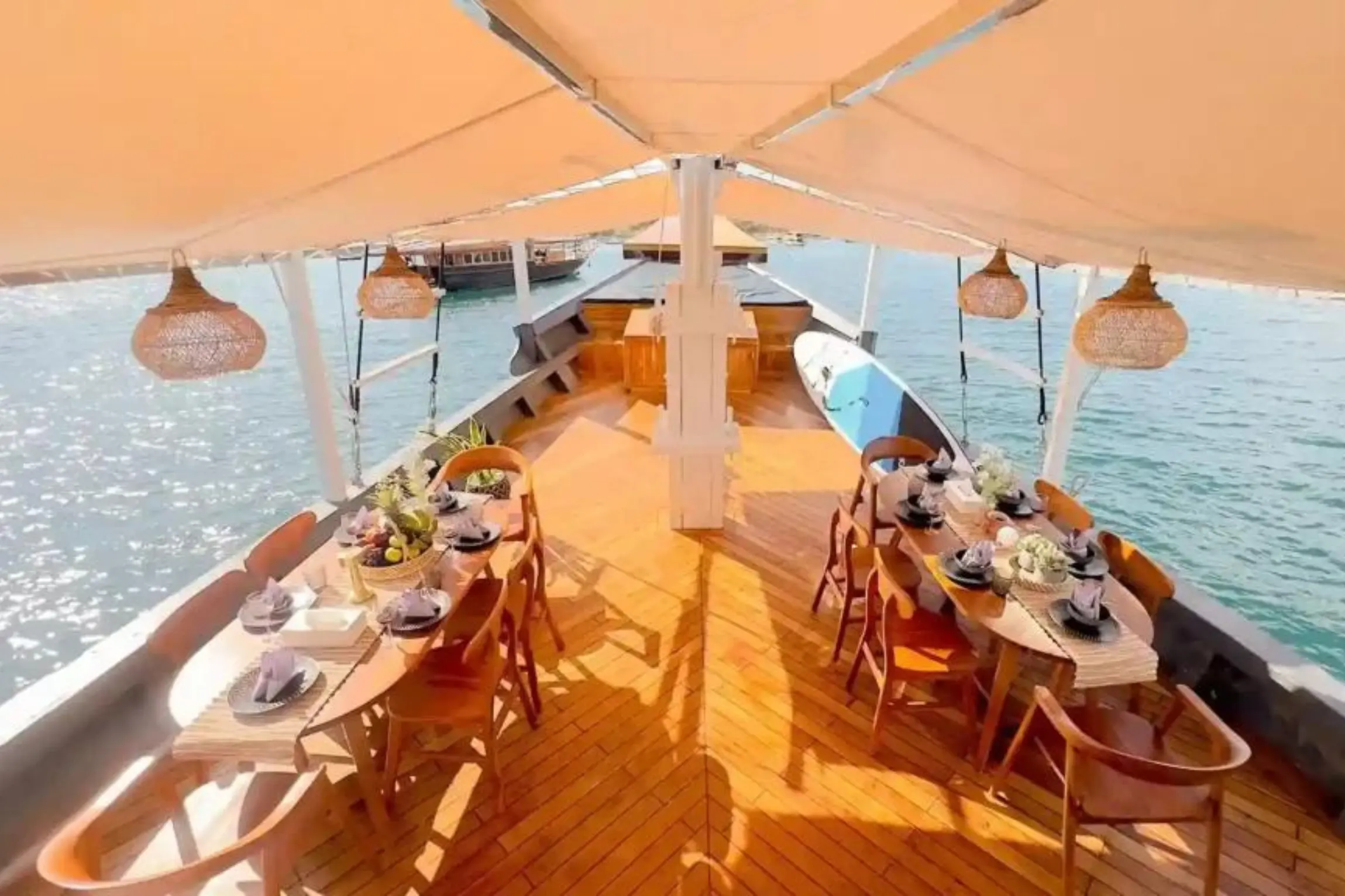 komodo flores tour_deluxe boat_semesta_charter 04