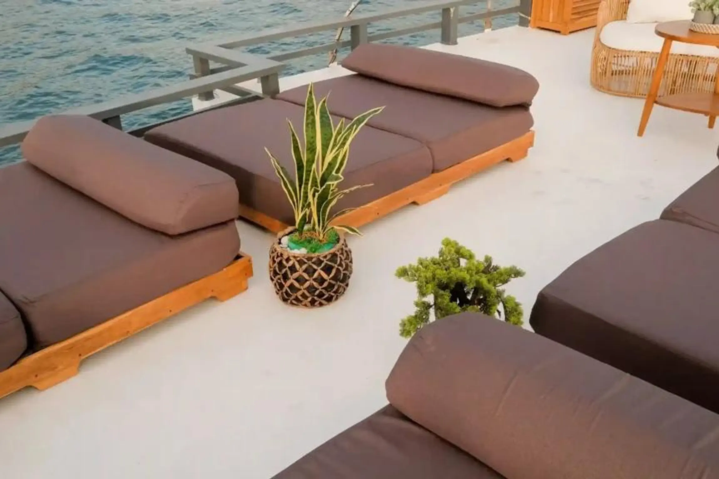 komodo flores tour_deluxe boat_semesta_charter 05