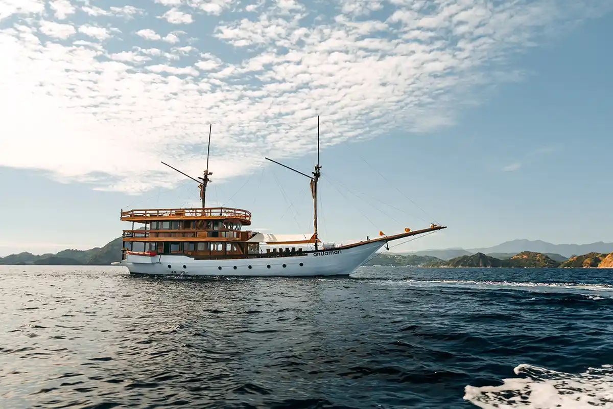 komodo flores tour_superior boat_andamari_phinisi 06