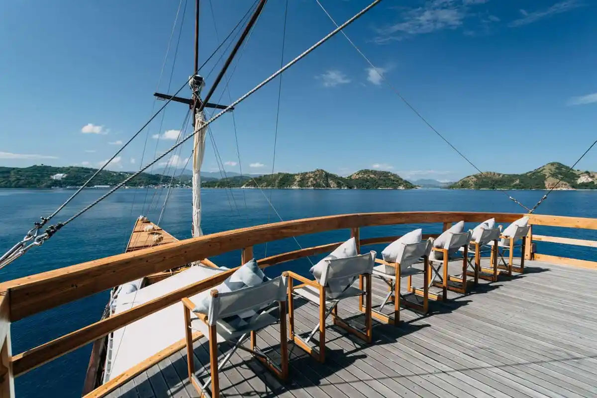 komodo flores tour_superior boat_andamari_phinisi 07