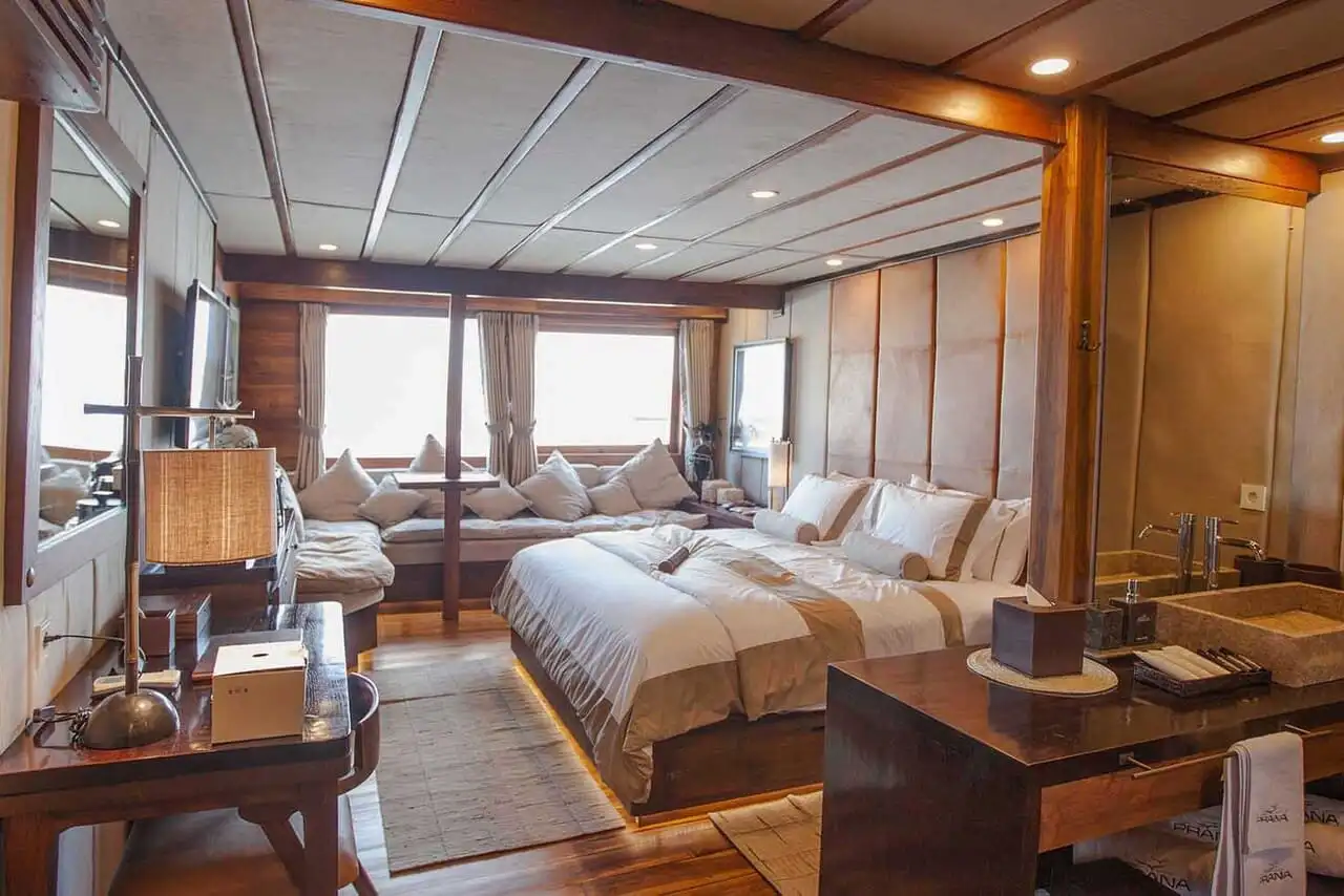 komodo flores tour_vvip boat_prana_phinisi 06