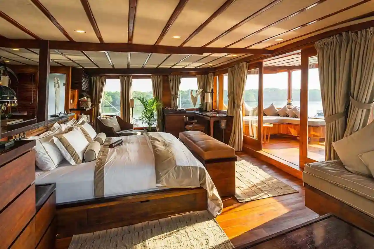 komodo flores tour_vvip boat_prana_phinisi 07