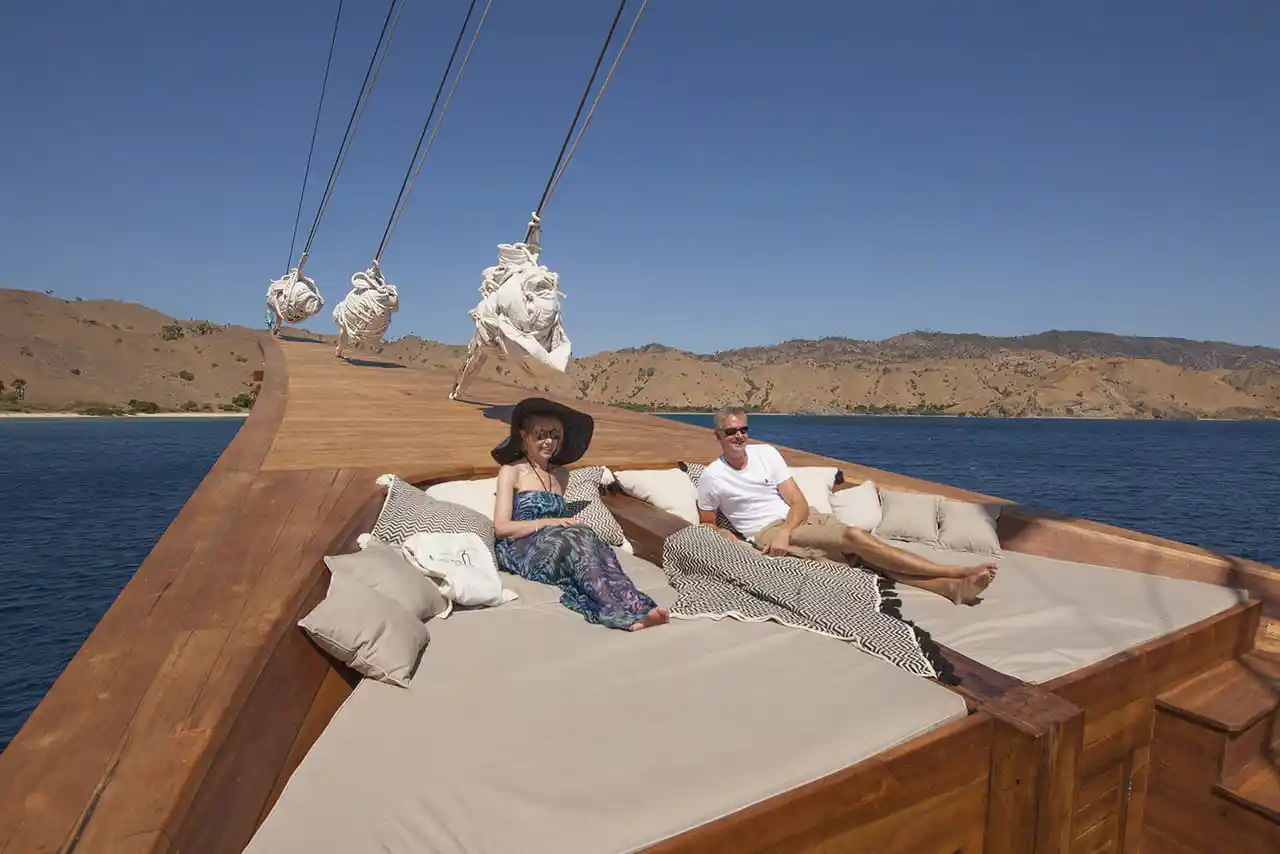 komodo flores tour_vvip boat_prana_phinisi 08