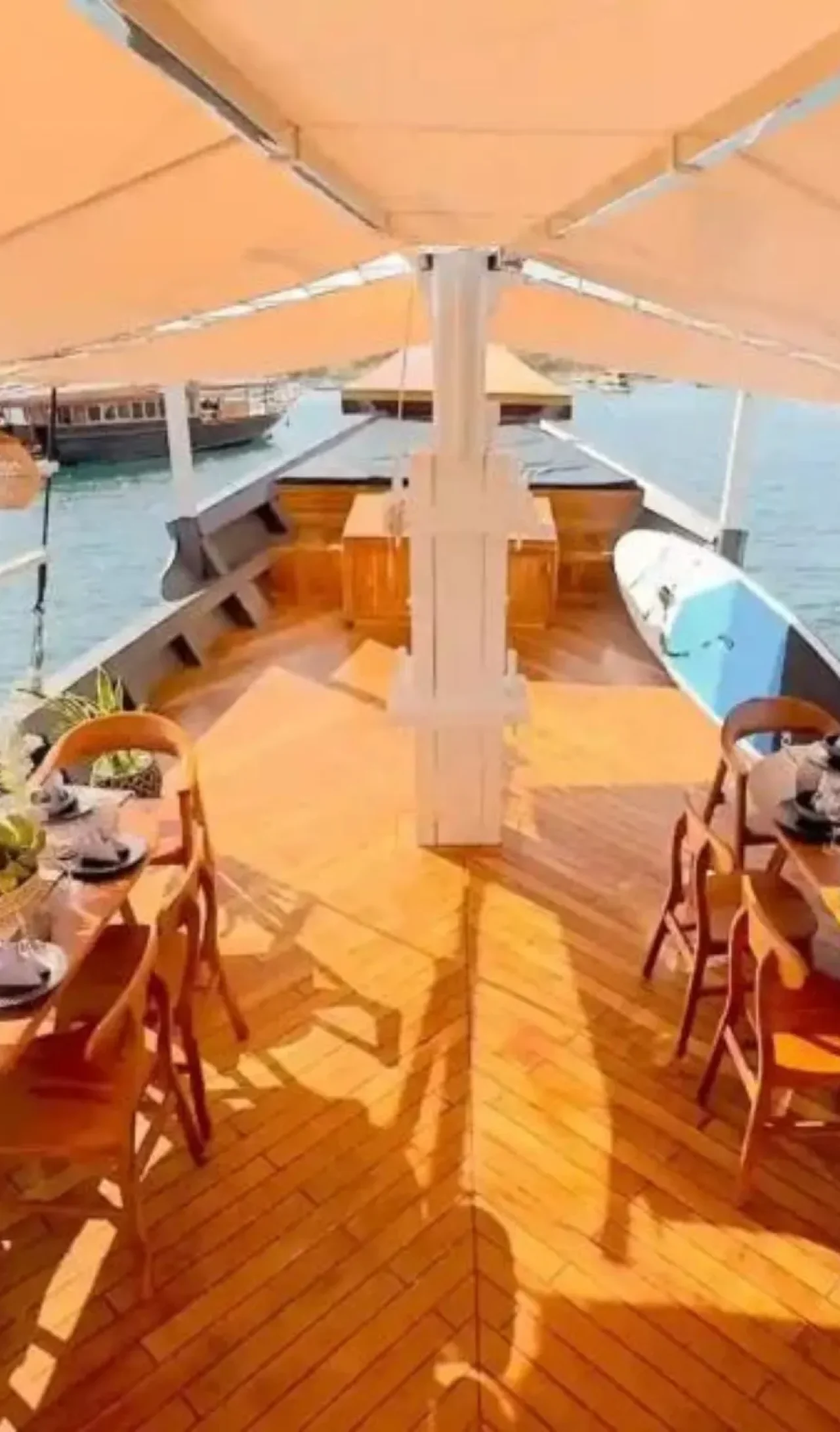 komodo flores tour_deluxe boat_semesta_charter 04