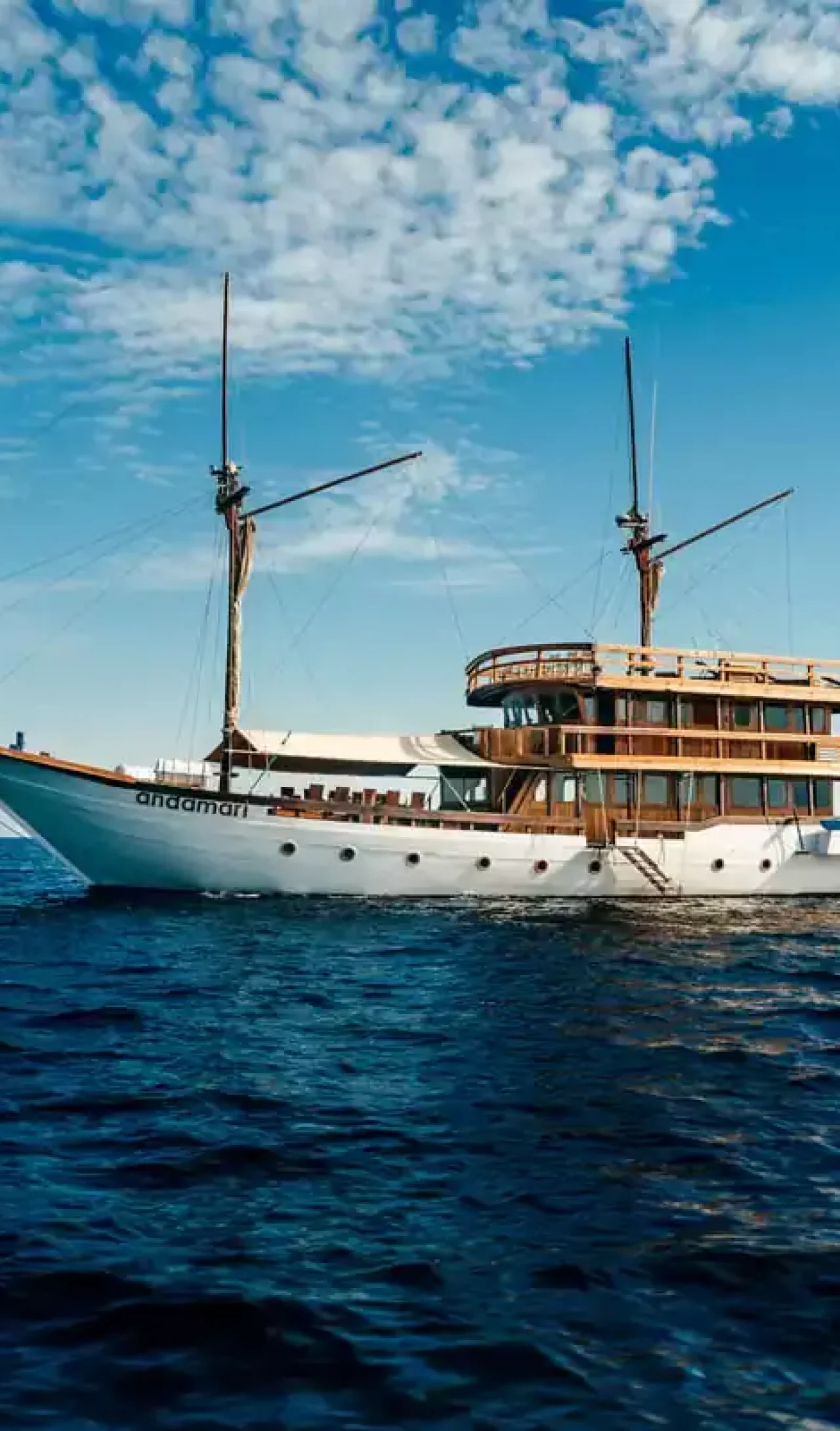 komodo flores tour_superior boat_andamari_phinisi 05