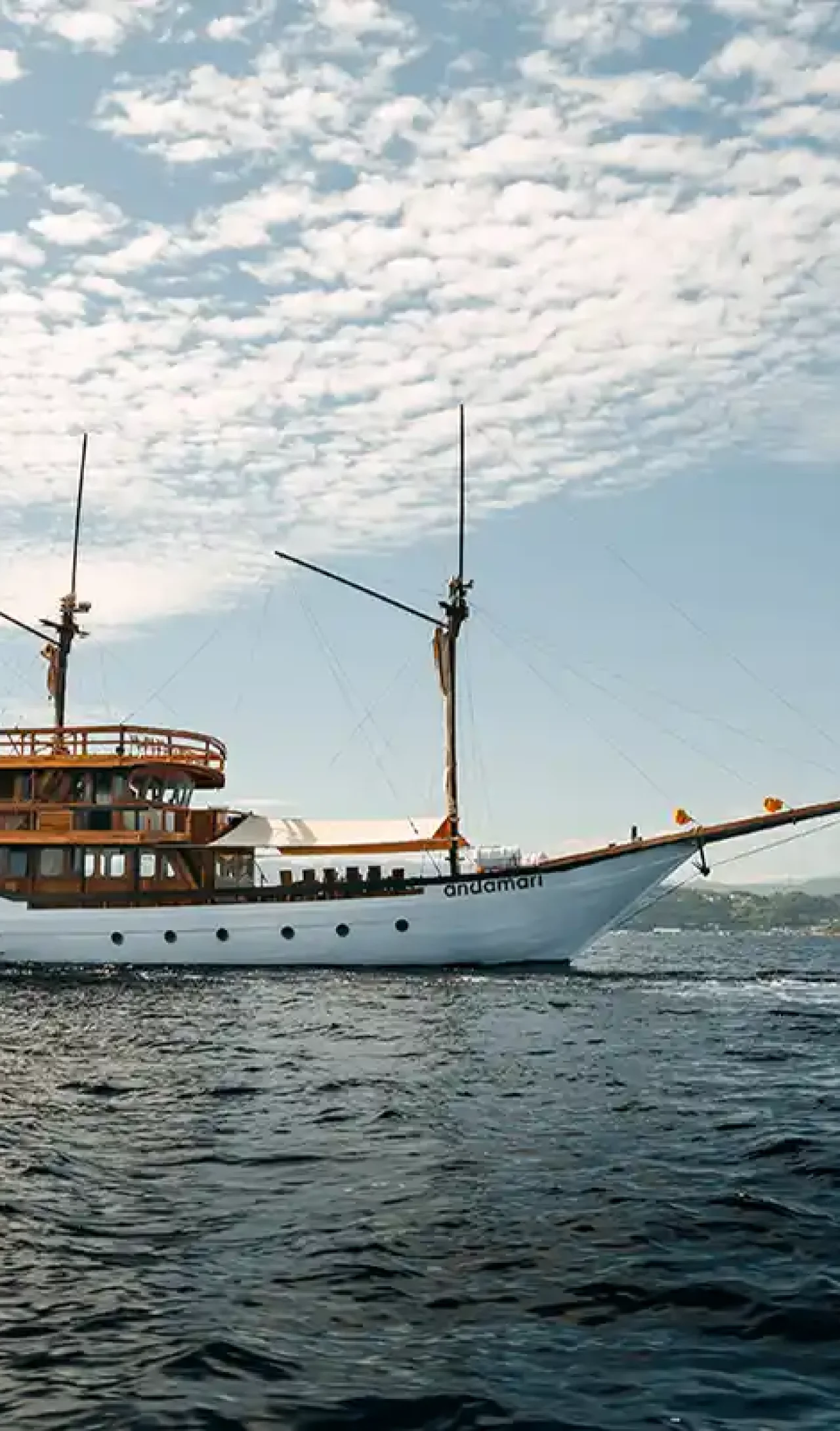 komodo flores tour_superior boat_andamari_phinisi 06