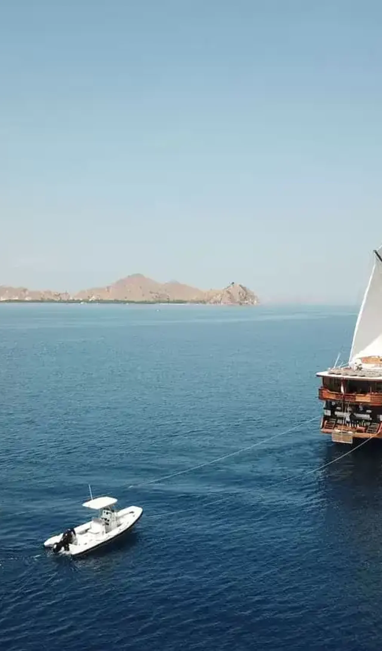 komodo flores tour_vvip boat_prana_phinisi 03