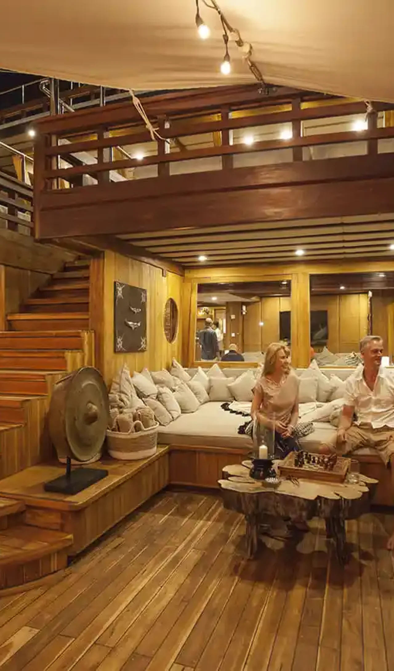 komodo flores tour_vvip boat_prana_phinisi 04