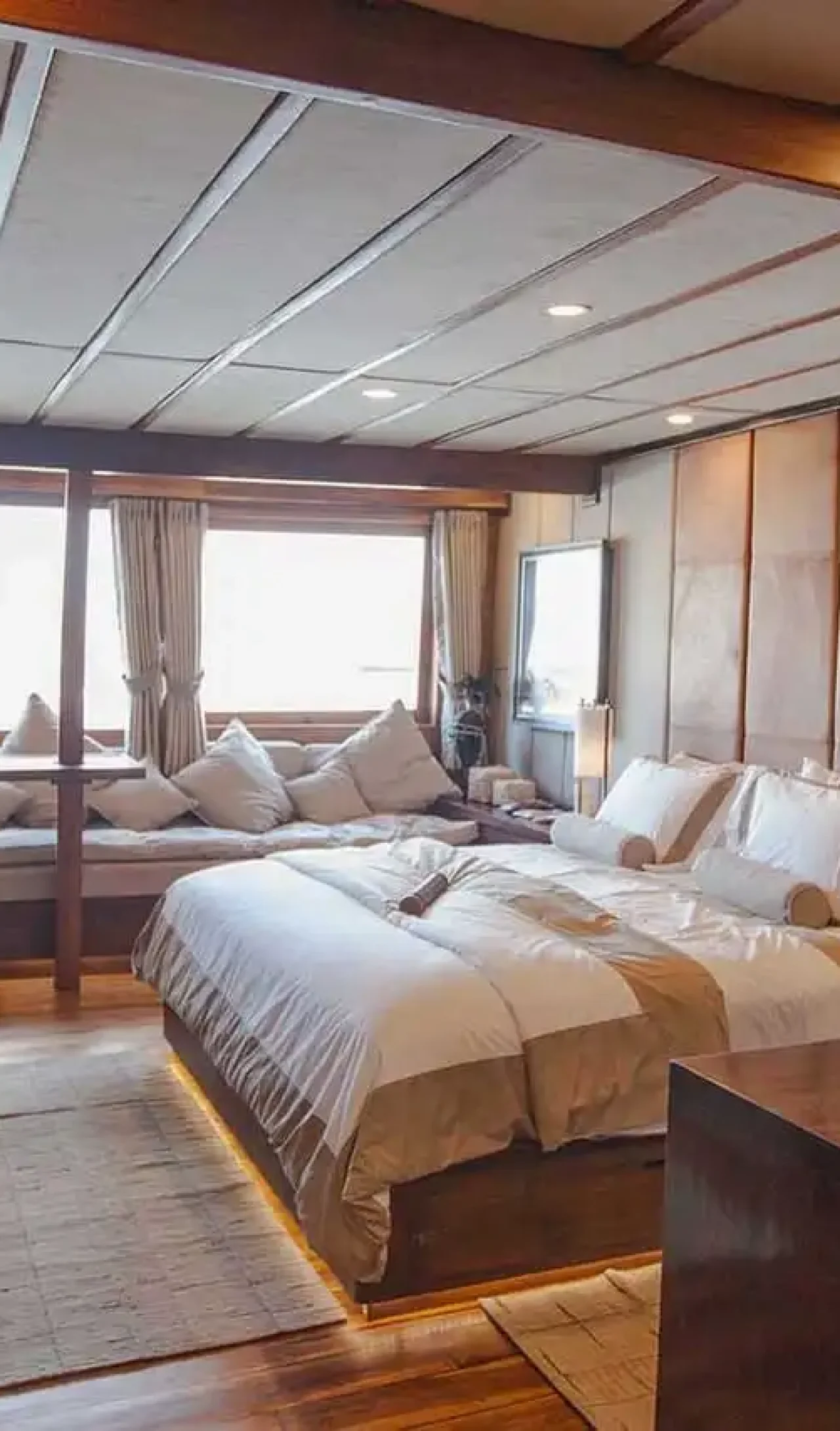komodo flores tour_vvip boat_prana_phinisi 06
