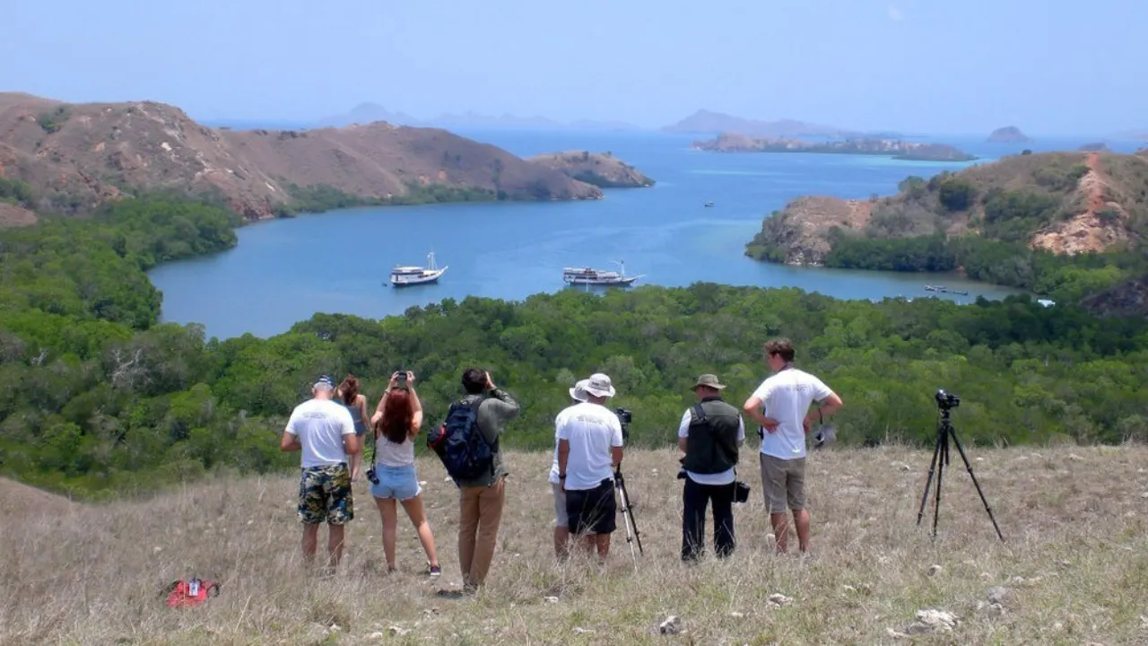 Komodo-Tour-From Bali-Half Board-By-Indonesia-Flores-Tour-Img3