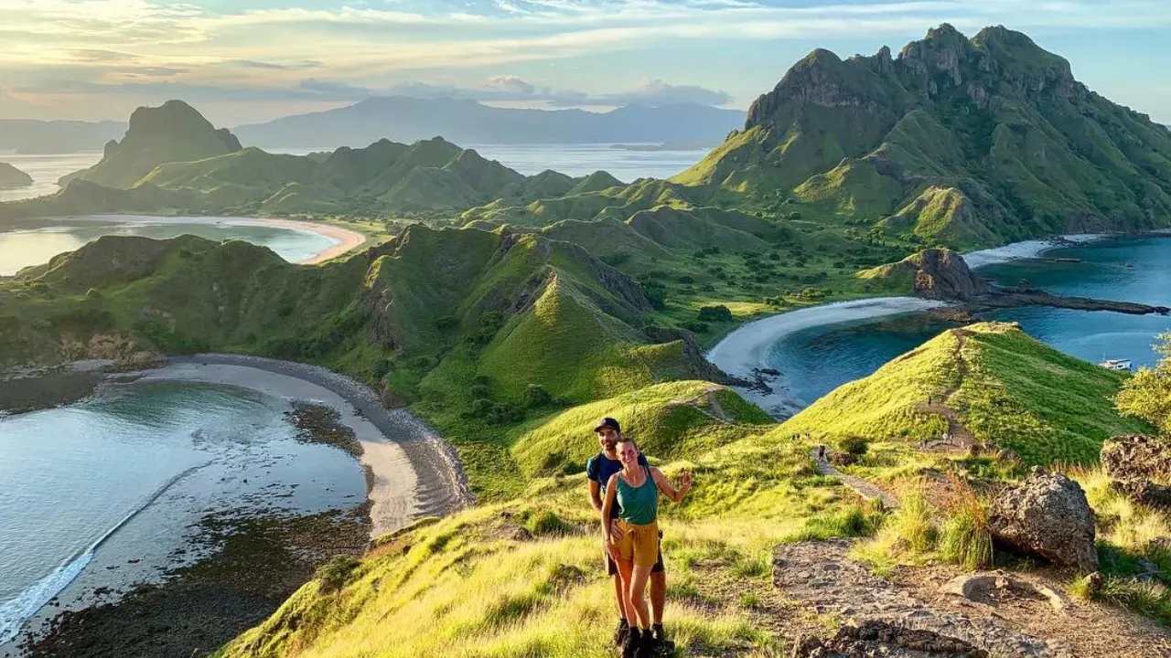 Komodo-Tour-From-Bali-or-Flores-4-Days-3-Nights-By-Indonesia-Flores-Tour-Img1