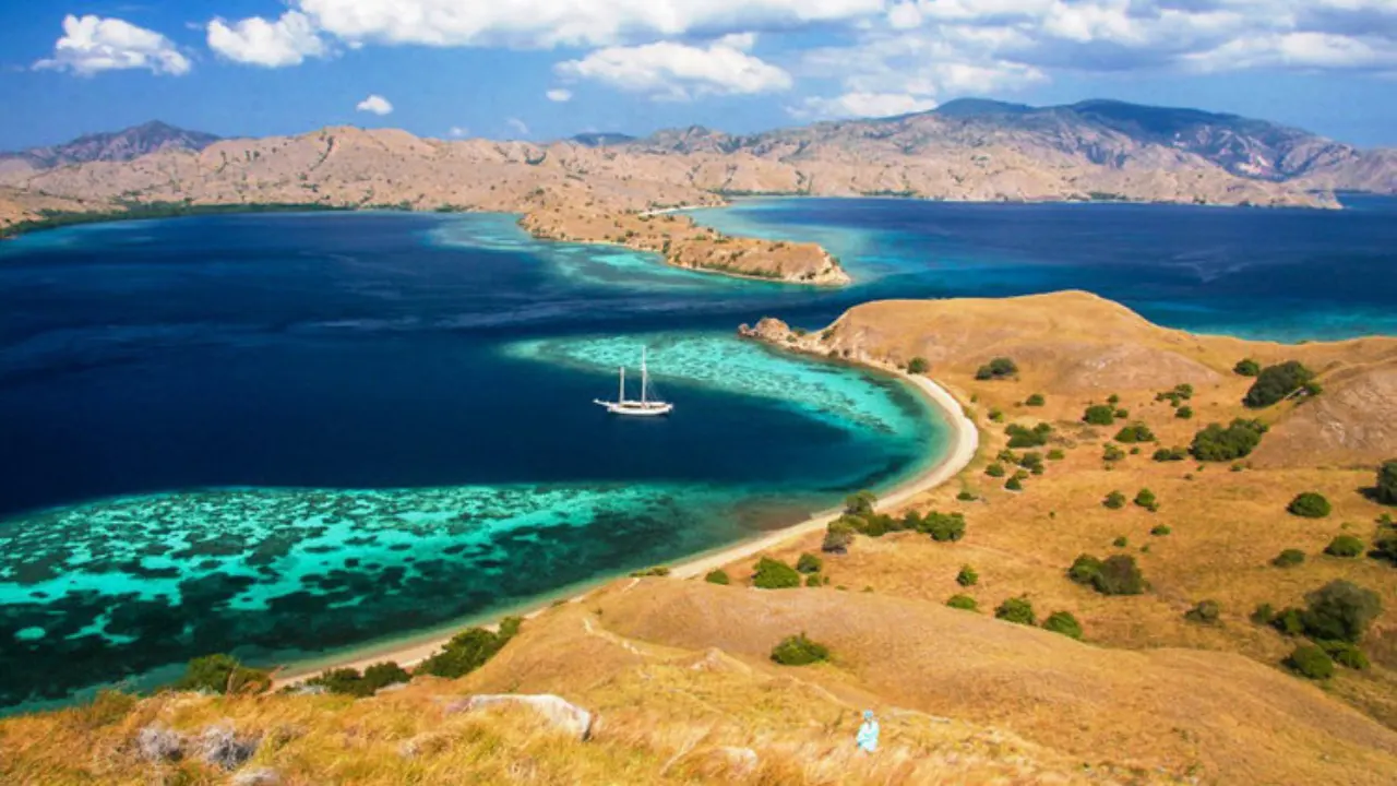 Komodo-Tour-From-Bali-or-Flores-4-Days-3-Nights-By-Indonesia-Flores-Tour-Img7