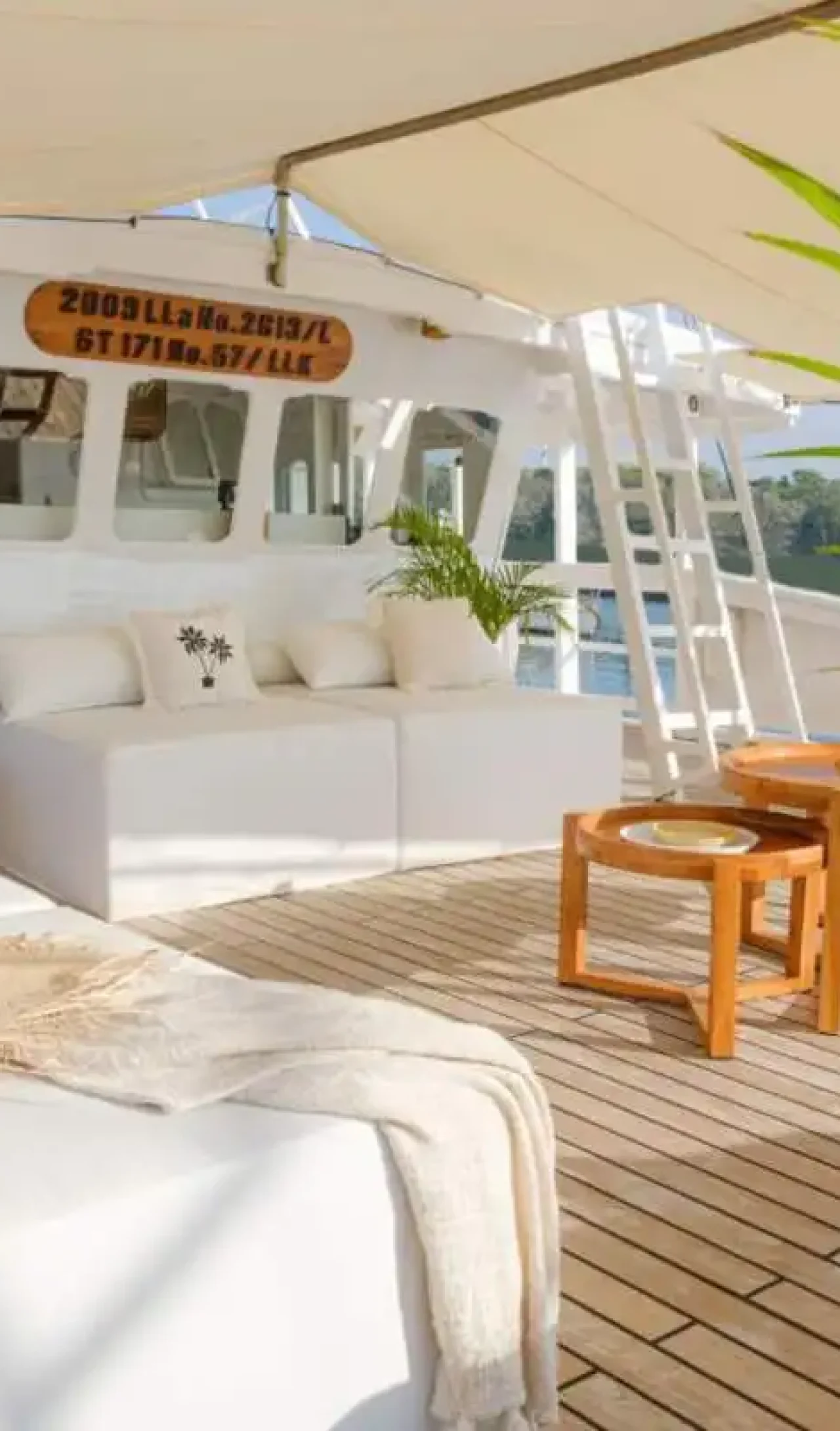 komodo flores tour_vip boat_aliikai_voyage 04
