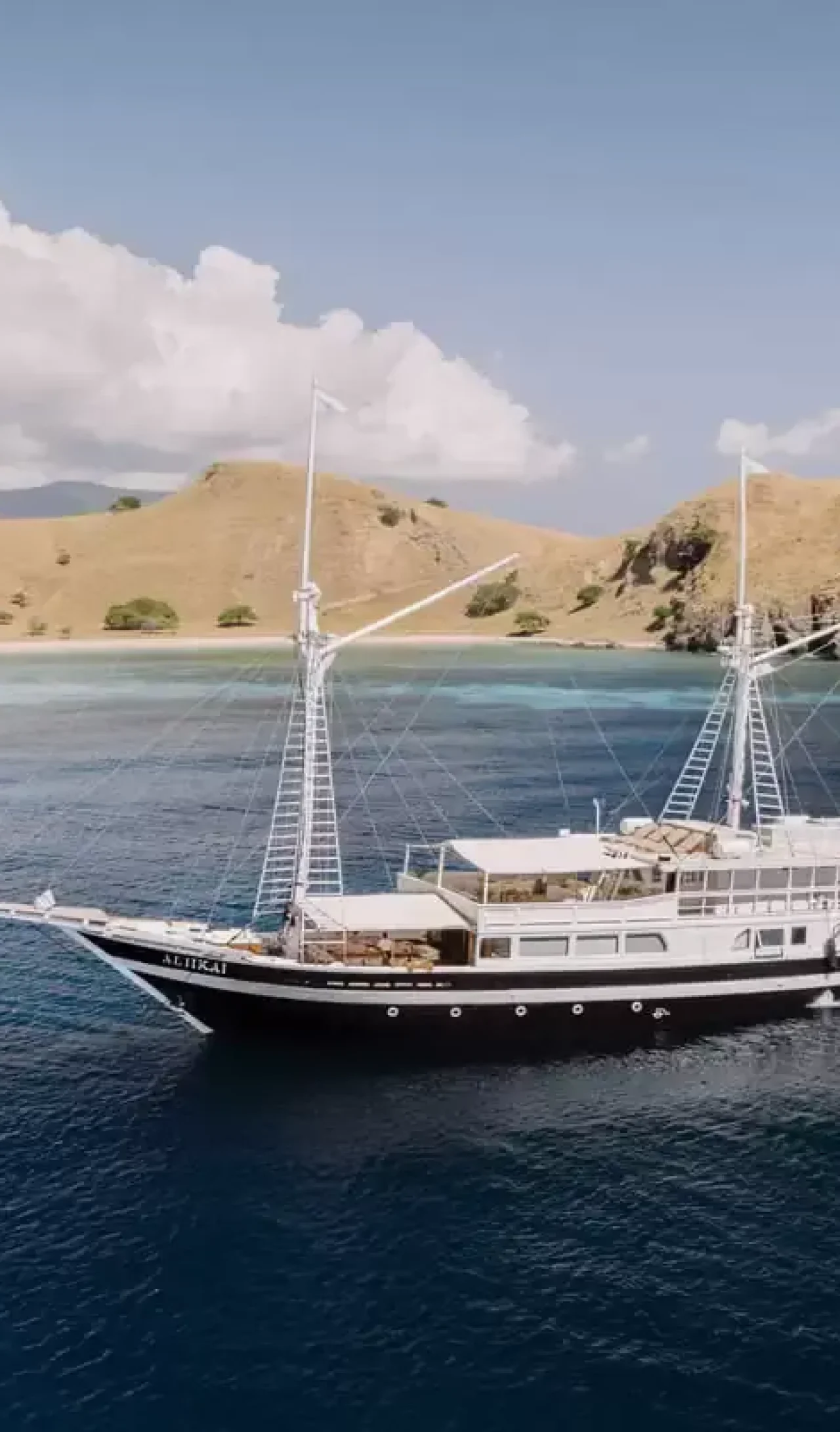 komodo flores tour_vip boat_aliikai_voyage 08