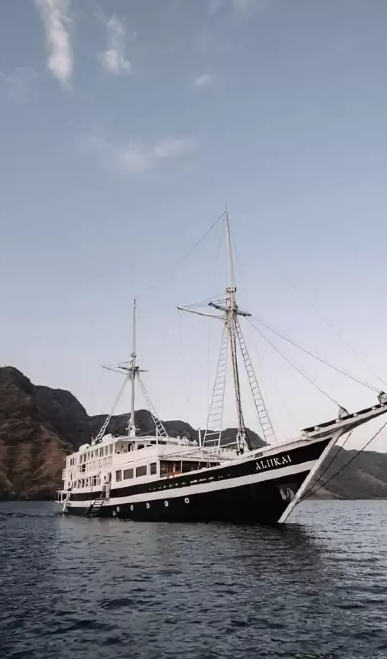 komodo flores tour_vip boat_aliikai_voyage 09